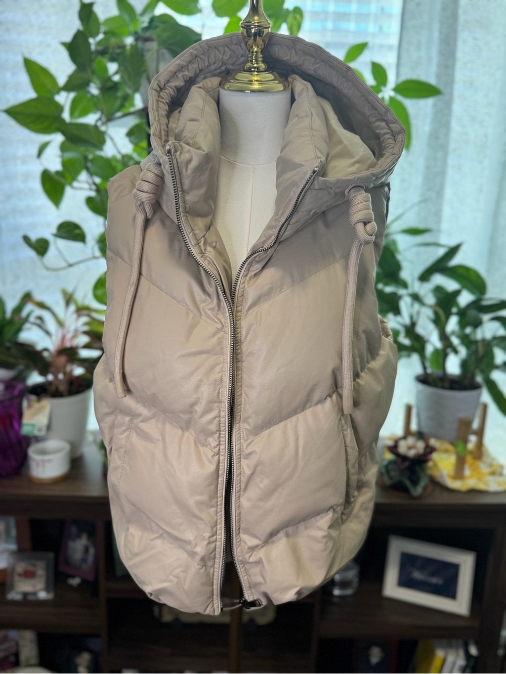 TCEC Women’s Hooded Puffer Vest Beige/Taupe Size L